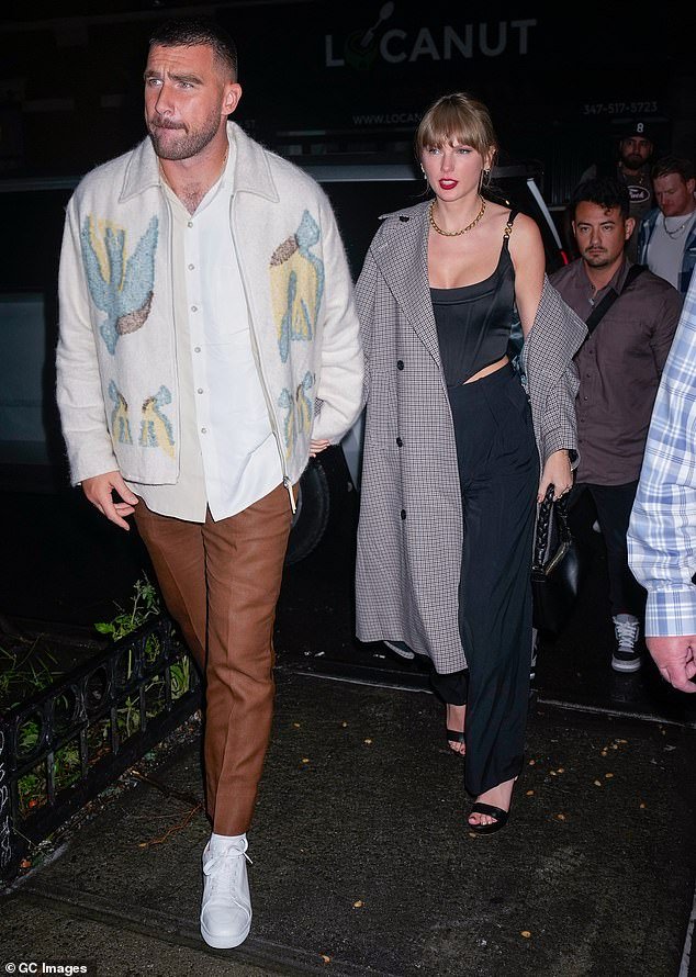 Taylor Swift Appears to Leave Lipstick Marks on Travis Kelce’s Face Following Intense Backseat Makeout Session en Route to SNL’s Premiere Afterparty in NYC