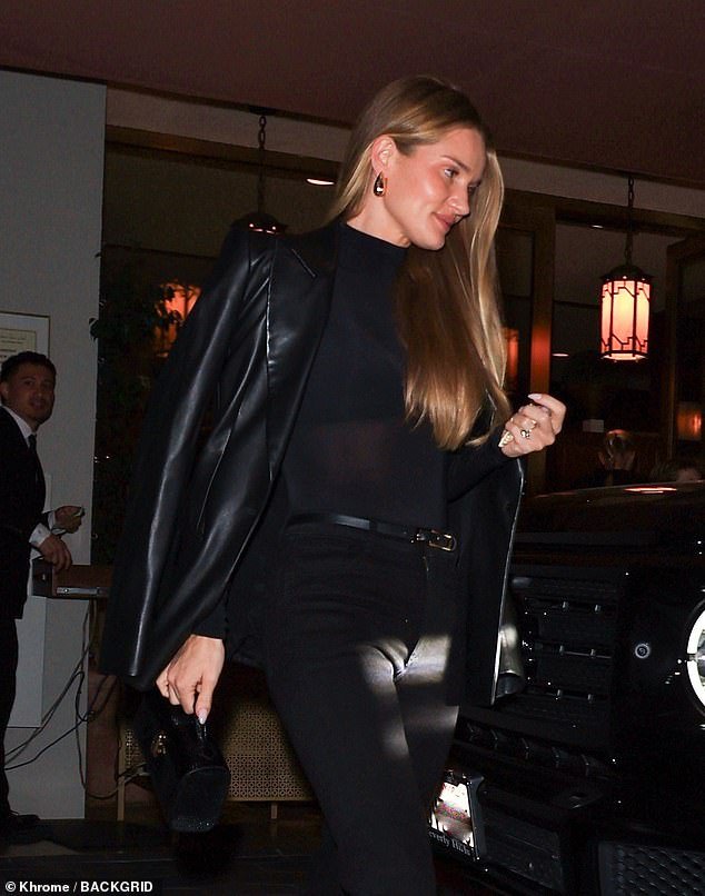 Rosie Huntington-Whiteley Exhibits Her Signature Style in an Elegant All-Black Leather Outfit, Savoring Dinner at West Hollywood’s Sunset Tower Hotel.