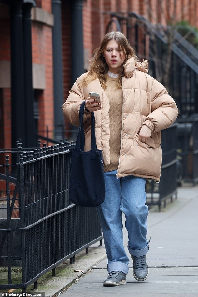 Matilda Ledger, Heath Ledger’s Daughter, Receives a Meaningful Keepsake from her Late Father on Her 18th Birthday, Celebrating with a Joyful Zoom Party