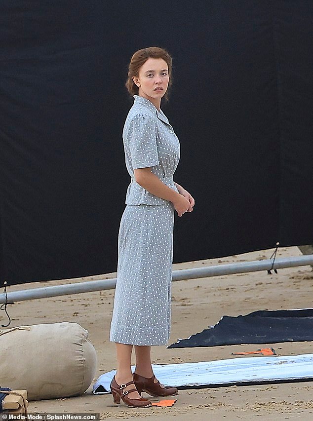 Sydney Sweeney Dresses In 1940s Fashion While Filming Ron Howard's New 