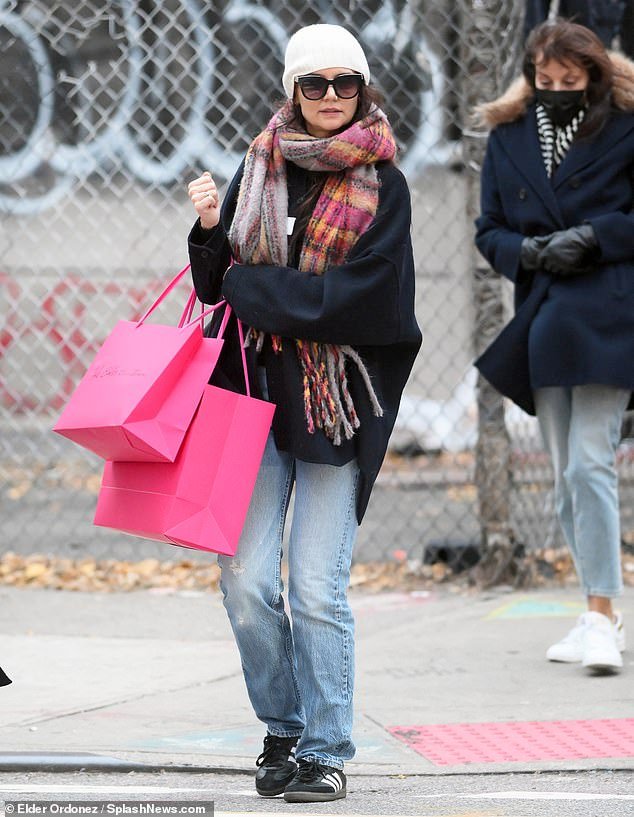 Katie Holmes Displays Her Elegant Winter Fashion In A Large Coat And Vibrant Scarf While Holiday 