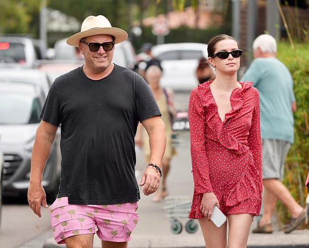 Karl Stefanovic prepares for Christmas in Noosa with family by purchasing wine and ham