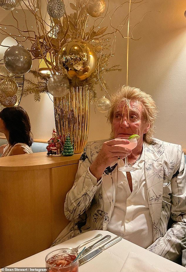 Sean Stewart Celebrates Rod Stewart’s 79th Birthday with Heartwarming Photos: ‘Happy Birthday Dad, I Love You!’