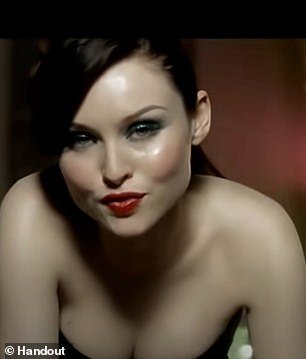 Sophie Ellis-Bextor, 44, Looks Timeless as Her 2001 Hit “Murder On The Dancefloor” Makes a Remarkable Comeback in Saltburn