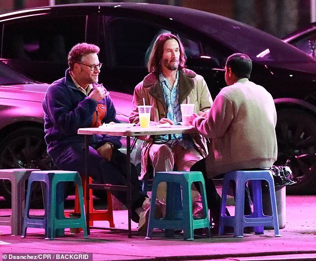 Keanu Reeves Seth Rogen Aziz Ansari And Keke Palmer Enjoy Casual Taco Lunch On Hollywood Set 3143