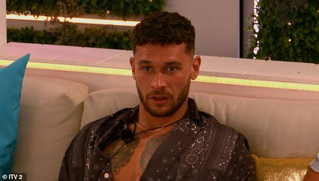 Fans of Love Island All Stars applaud the boys for revealing ‘snakey’ Georgia Steel’s bombshell to Callum Jones: ‘Time to spill the tea!’