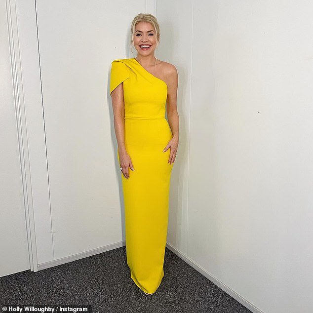 Holly Willoughby of Dancing On Ice responds to “swearing” on air accusations and shares photo of striking yellow outfit