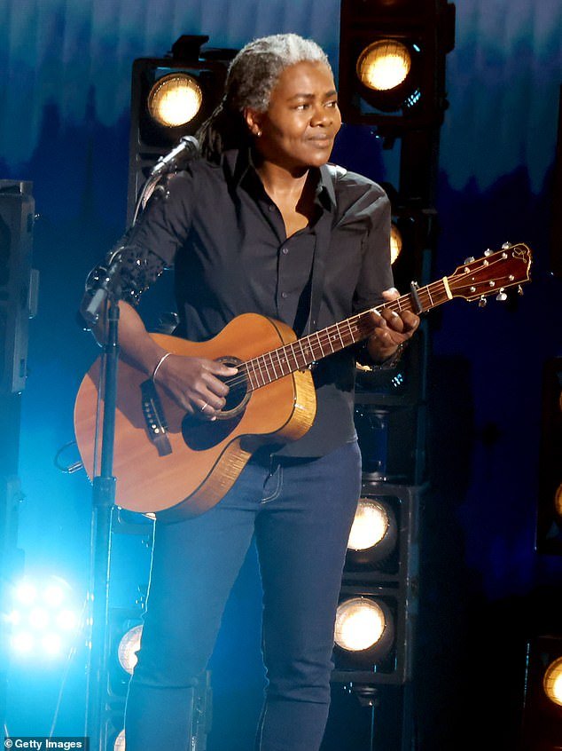 Tracy Chapman Surprises Fans with Rare Performance at Grammys 2024