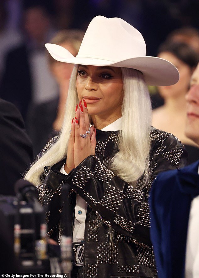 Beyoncé's Hilarious Grammys 2024 Memes Hidden Under Cowgirl Hat to
