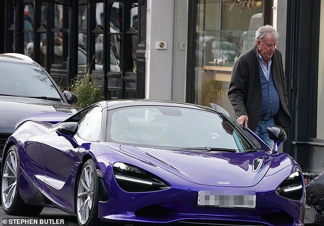 Jeremy Clarkson flaunts a £260,000 purple McLaren supercar while exploring Notting Hill.