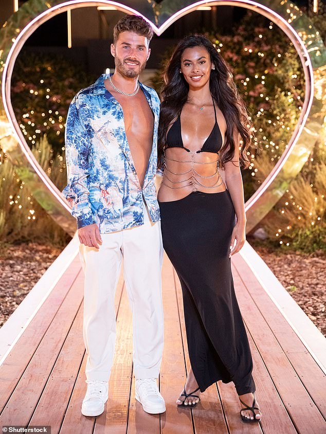 Molly Smith and Tom Clare Win Love Island All Stars Final, Beating Out Ex Callum Jones