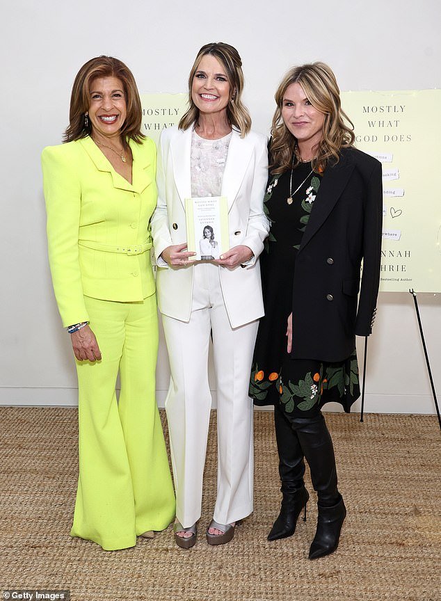 Today Host Savannah Guthrie Maintains Poise amidst Claims of Kelly Rowland’s Set Departure due to ‘Aggressive’ Beyonce Questions, Supported by Colleagues Hoda Kotb and Jenna Bush-Hager