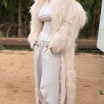81594853 13114703 Rihanna wore an elegant fur coat as she took to Instagram to ann a 87 1708629843666