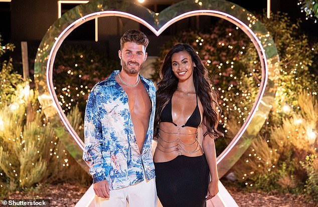 Rochelle Humes Reveals Love Island’s Sophie Piper and Joshua Ritchie Are Official, Meeting Her Sister’s New Boyfriend for the First Time on This Morning