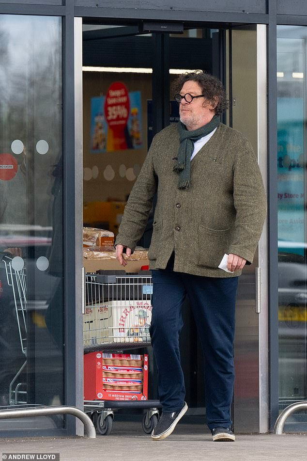 Marco Pierre White’s Transformation: From Hell’s Kitchen to Bargain Shopper – Chef Shows Love for Savings on Aldi Trip