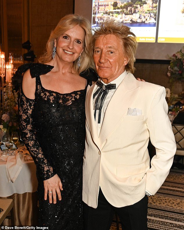 52-year-old Penny Lancaster looks stunning in a stylish black lace dress as she attends the Prince’s Trust Invest In Futures gala dinner with her 79-year-old husband, Rod Stewart.