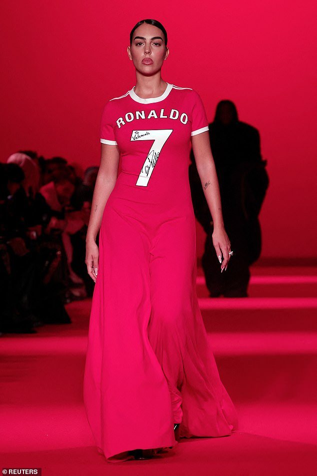 Georgina Rodriguez honors Cristiano Ronaldo’s iconic number seven jersey as she struts down the runway at the Vetements Paris Fashion Week show.