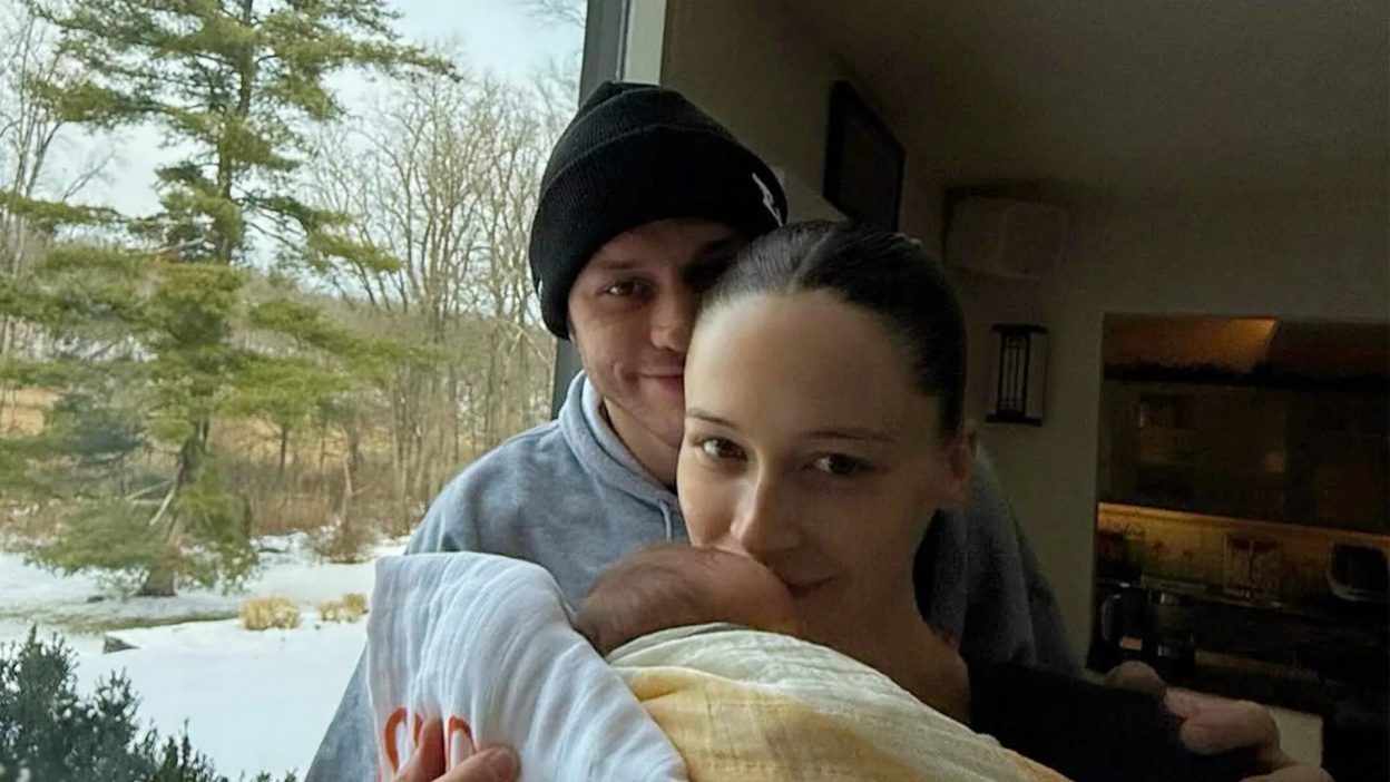 Pete Davidson’s Girlfriend Elsie Hewitt Has Surgery Day After Birth of Daughter Scottie