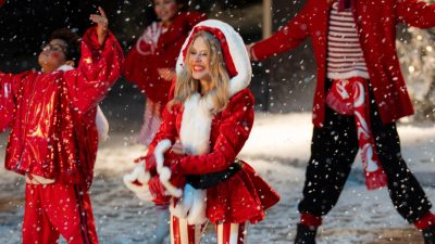 Kylie Minogue Pulls Ahead of Wham! in Christmas Number One Race