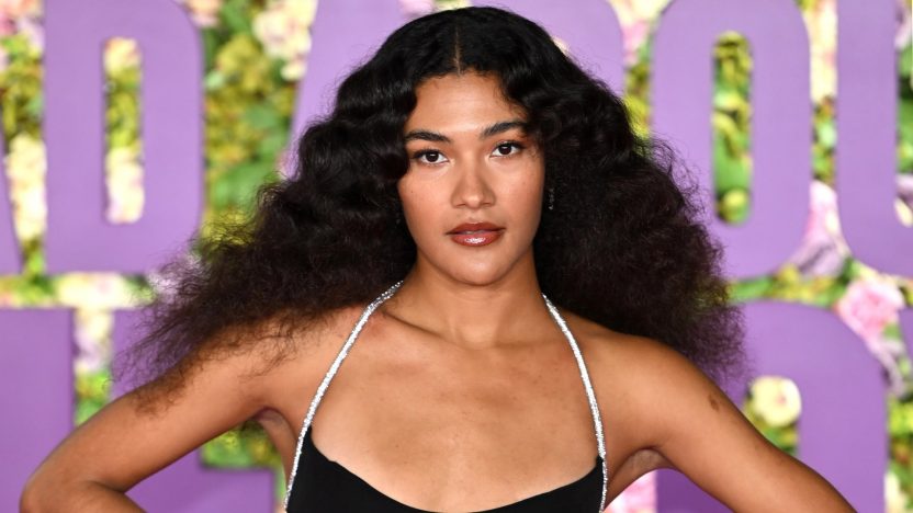 Olivia Dean’s Rise: Four Top 10 Singles, Obama’s Playlist, and Ticketmaster Showdown