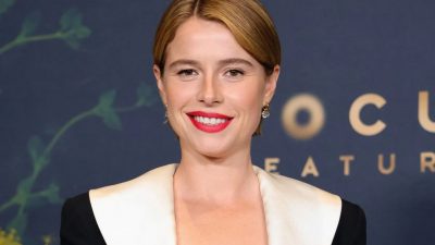 Jessie Buckley on Her Secret Husband, Olivia Colman’s Farts, and Why She Avoids Marvel