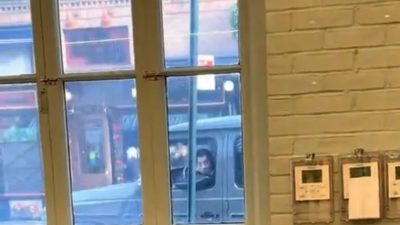 Popstar’s 7-Minute Struggle to Parallel Park at Restaurant Leaves Fans Laughing