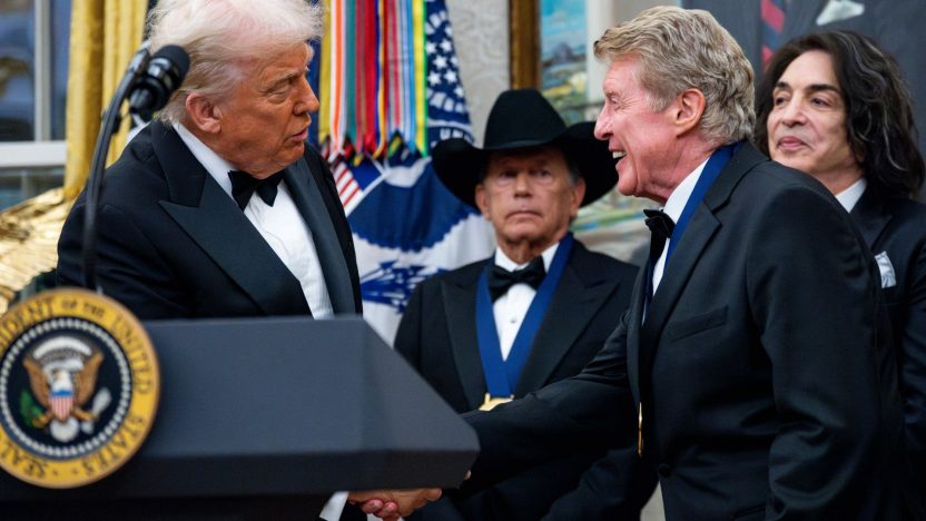 Brit Sitcom Legend Receives Medal from Trump – Remember His Catchphrase?